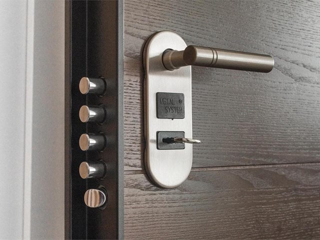 ¿Cómo mejorar la seguridad de su puerta?