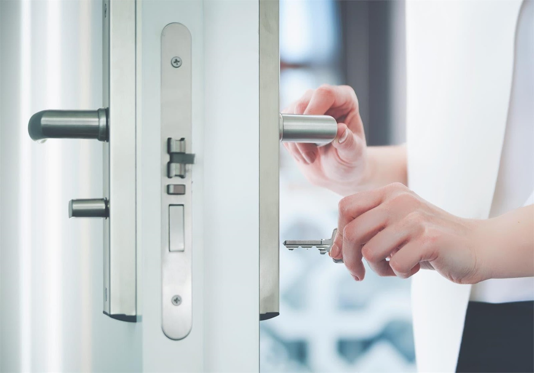 Consejos para mantener segura la vivienda si te vas de 