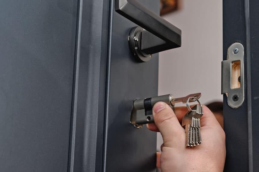 ¿Es legal cambiar una cerradura a la hora de lidiar con una okupación?