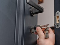 ¿Es legal cambiar una cerradura a la hora de lidiar con una okupación?