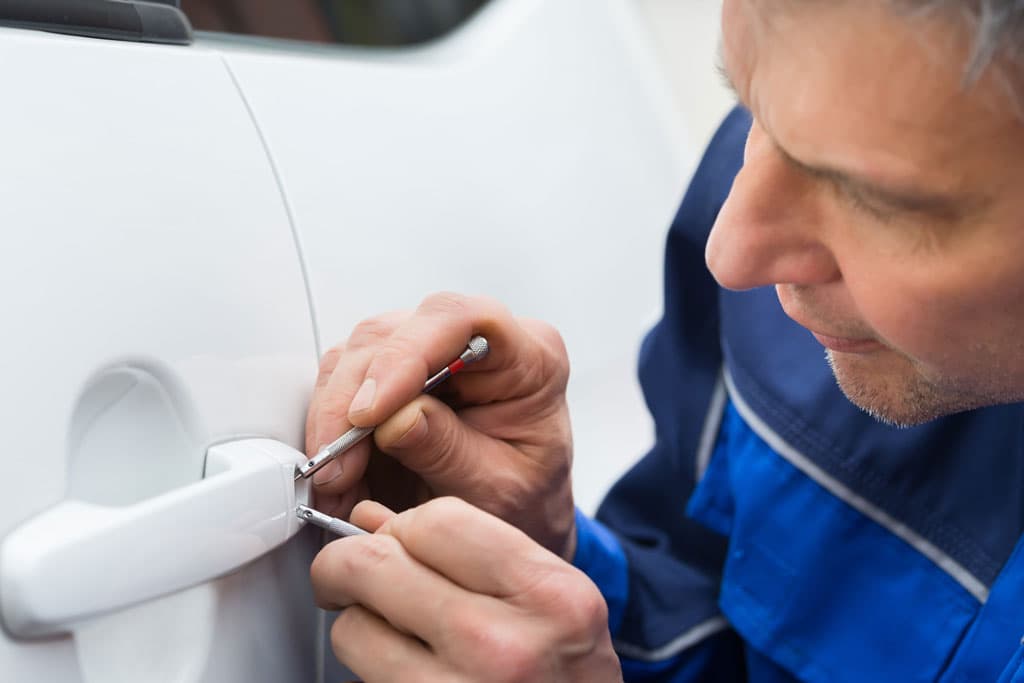 Cerrajero de coches 24 horas para aperturas urgentes