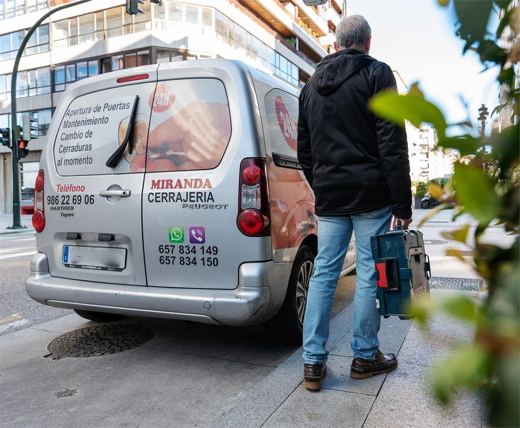 ¿Qué tipo de persianas reparamos en nuestra cerrajería en Vigo?